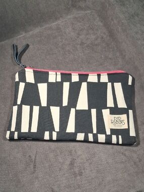 Pip Robins Accessories Black White Canvas Bag with Pink and Silver Zip NEW